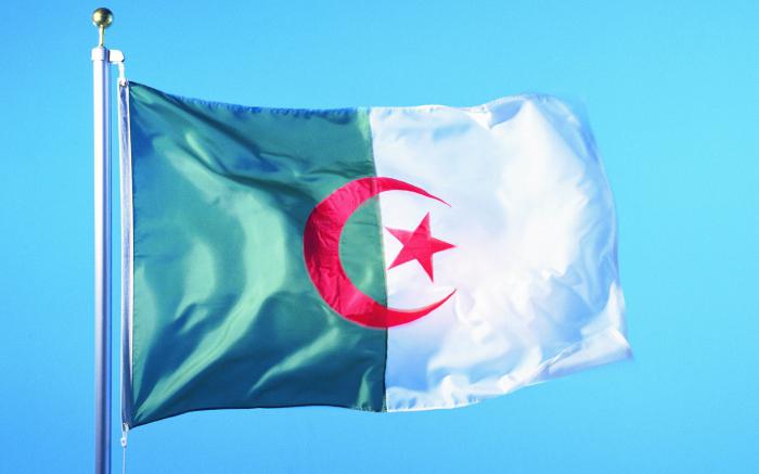 mikä näyttää Algerian lipun